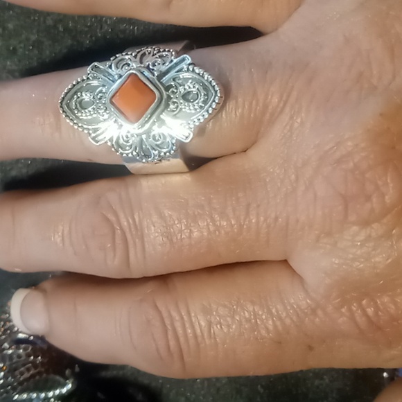 Statement rings 3 coral, green & red accents expandable nwt - Picture 4 of 4